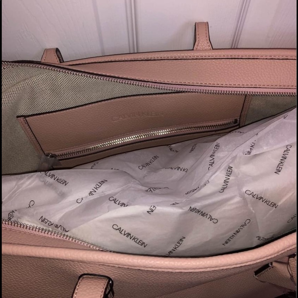 New never used Calvin Klein purse. - Picture 3 of 3